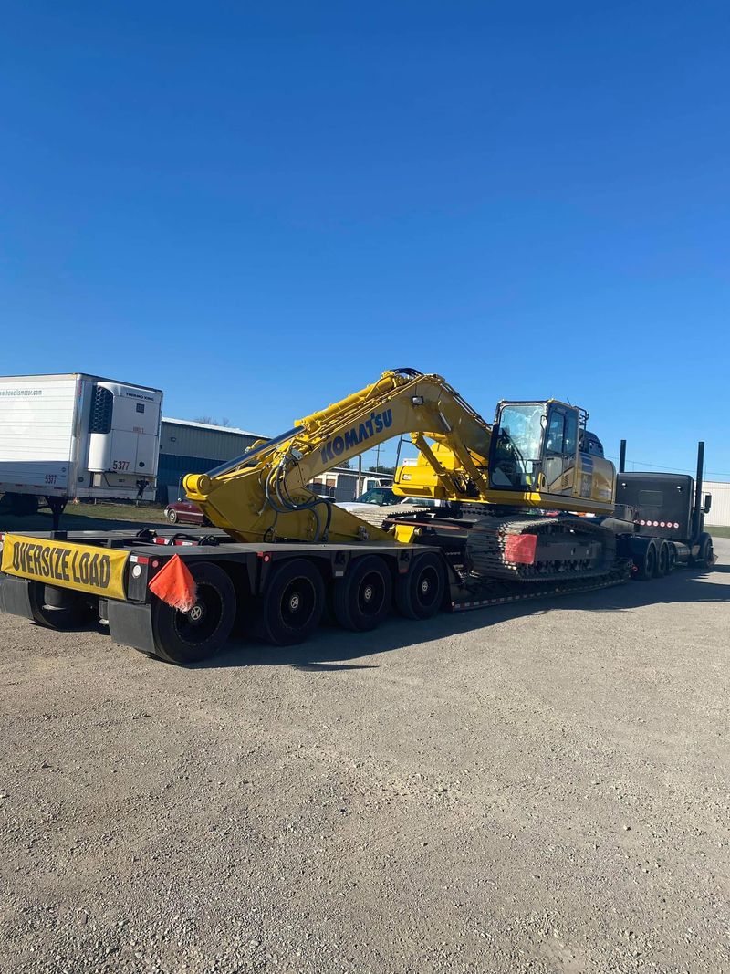 Komatsu equipment hauling